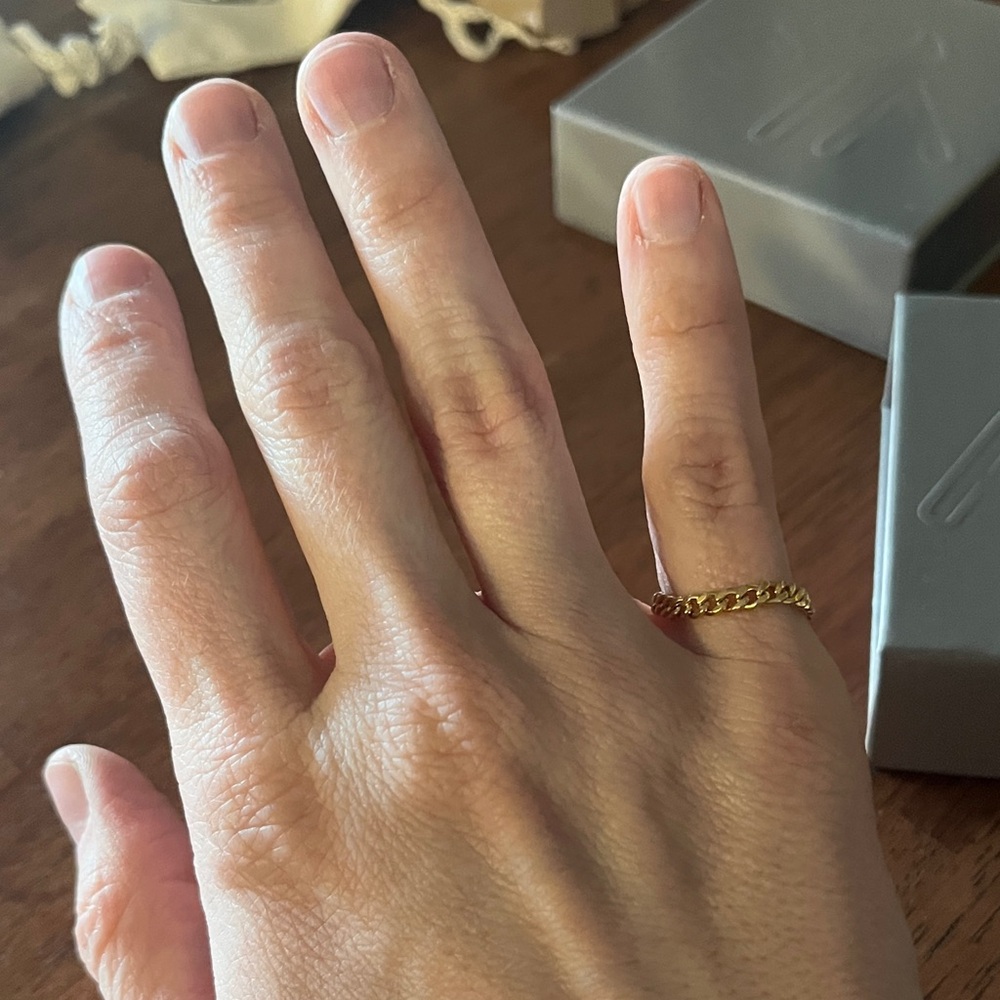 NWT Pia Curve Chain Ring Size M - gold chain ring